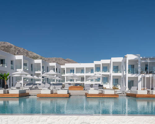 Kantouni Beach rooms and pool closeup
