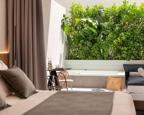 Evanik Chich Hotel Jacuzzi Room TRA 4979