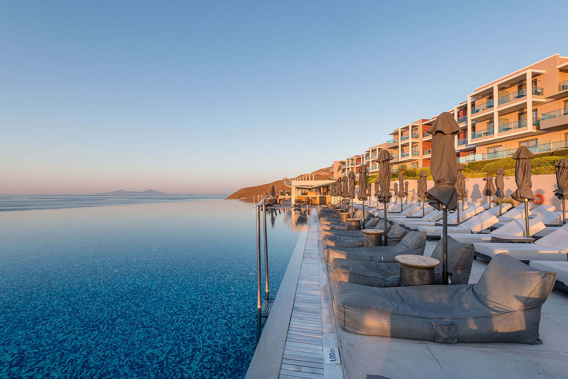 
Side view of the pool and the sunbeds