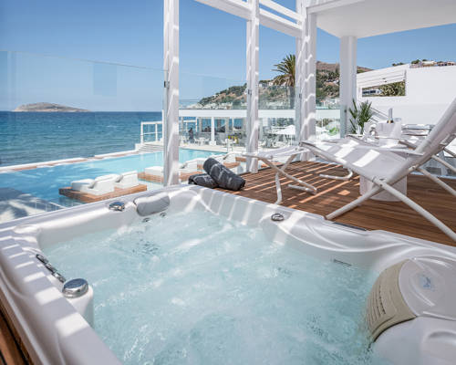 Outdoor jacuzzi