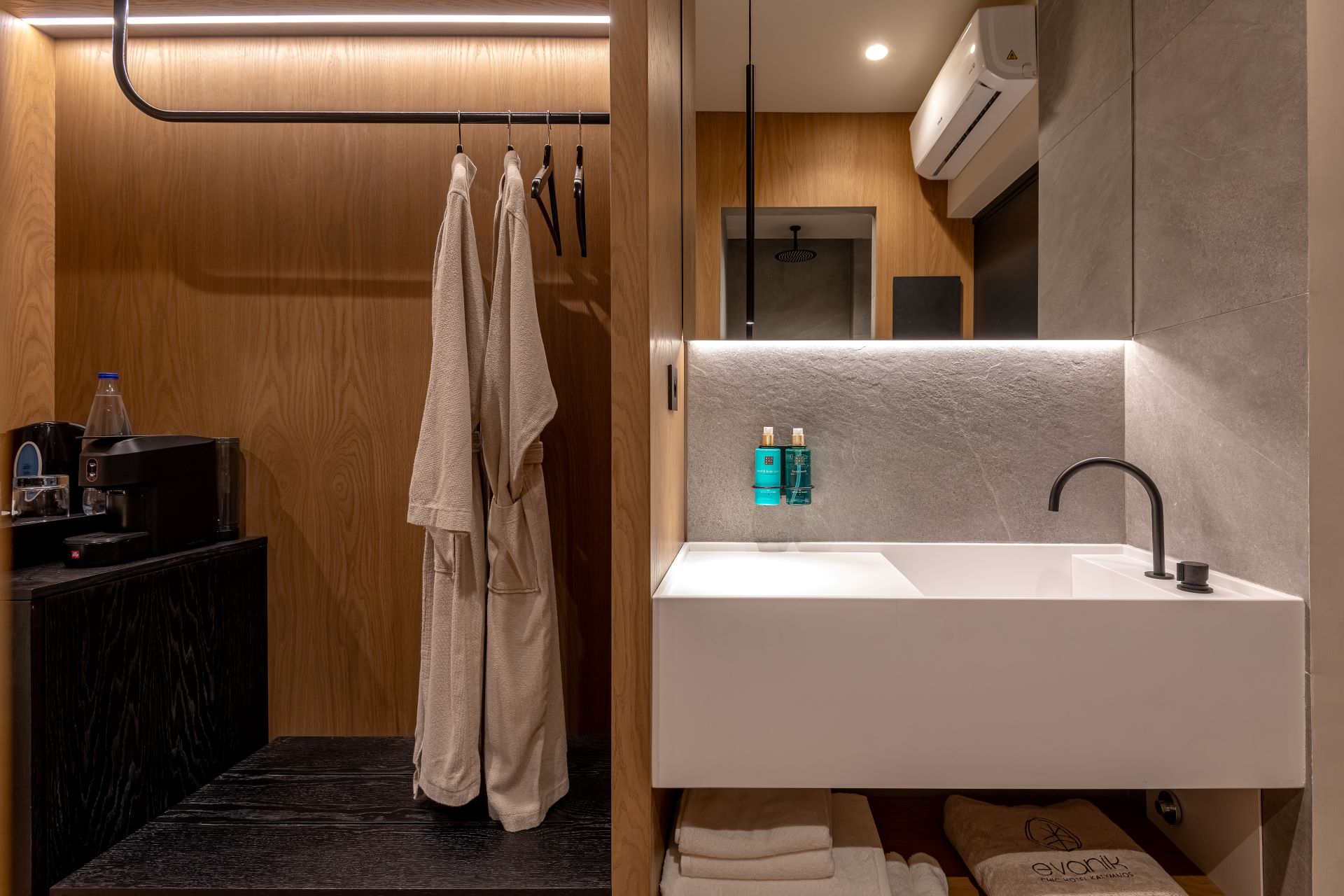 
Evanik Chic Hotel Room TRA 4861