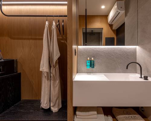 Evanik Chic Hotel Room TRA 4861