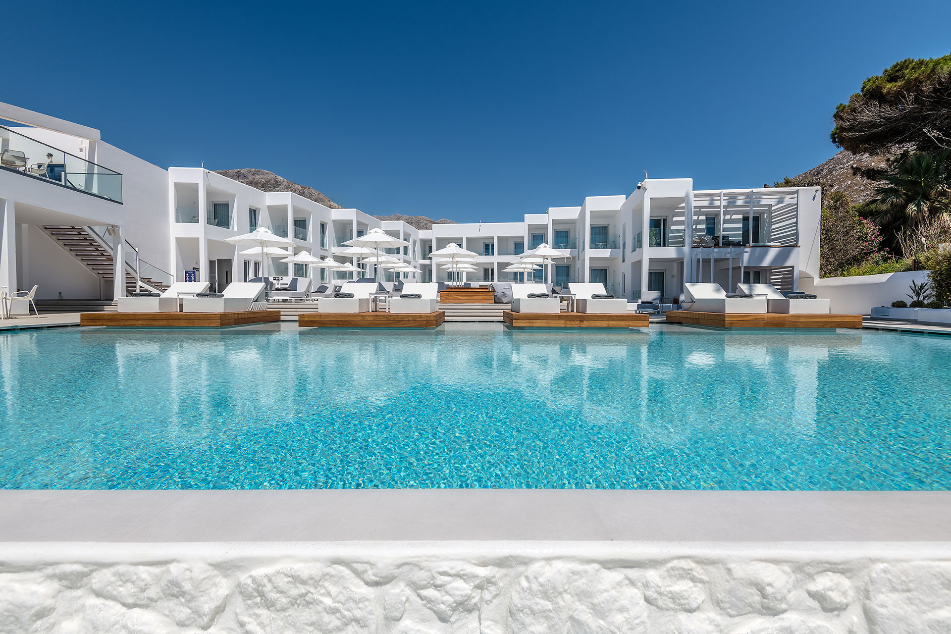 
Kantouni Beach rooms and pool