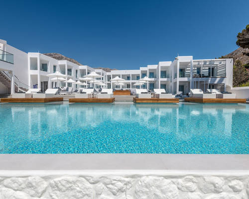 Kantouni Beach rooms and pool