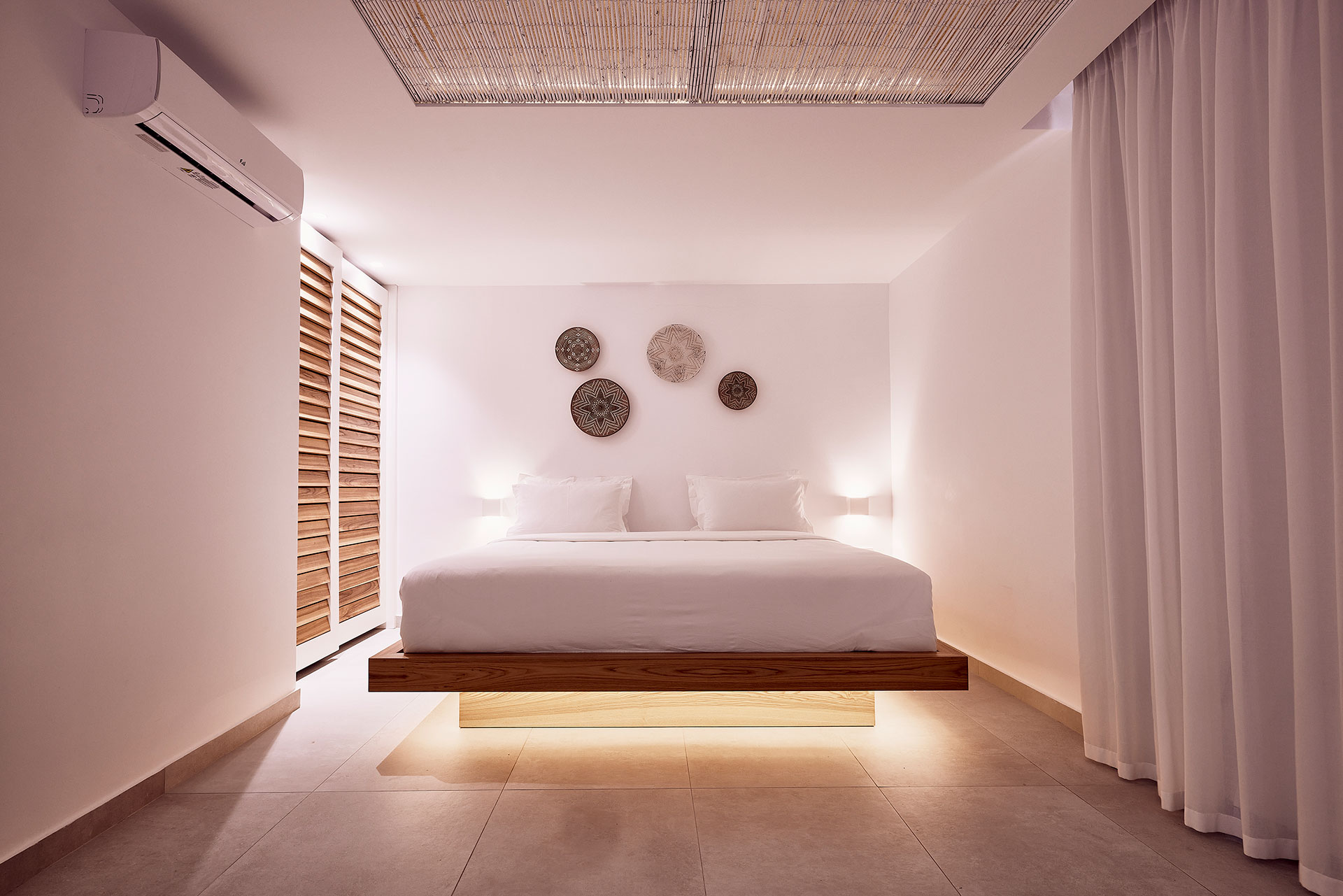 
Large double bed room