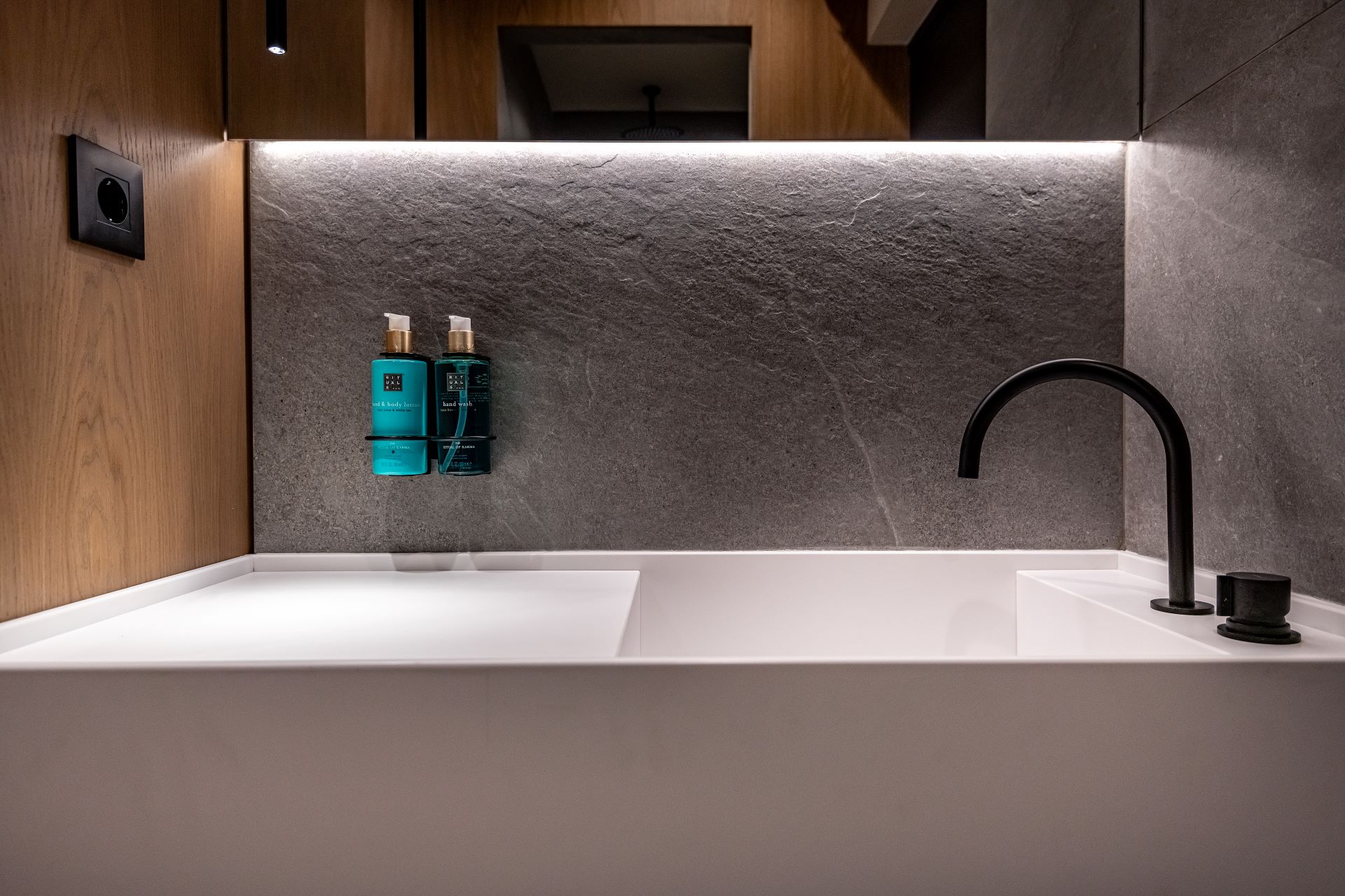 
Evanik Chic Hotel Room TRA 4882