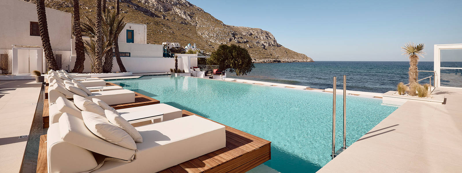 Side view of the pool and the sunbeds