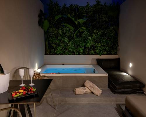 Evanik Chich Hotel Jacuzzi Room TRA 5098